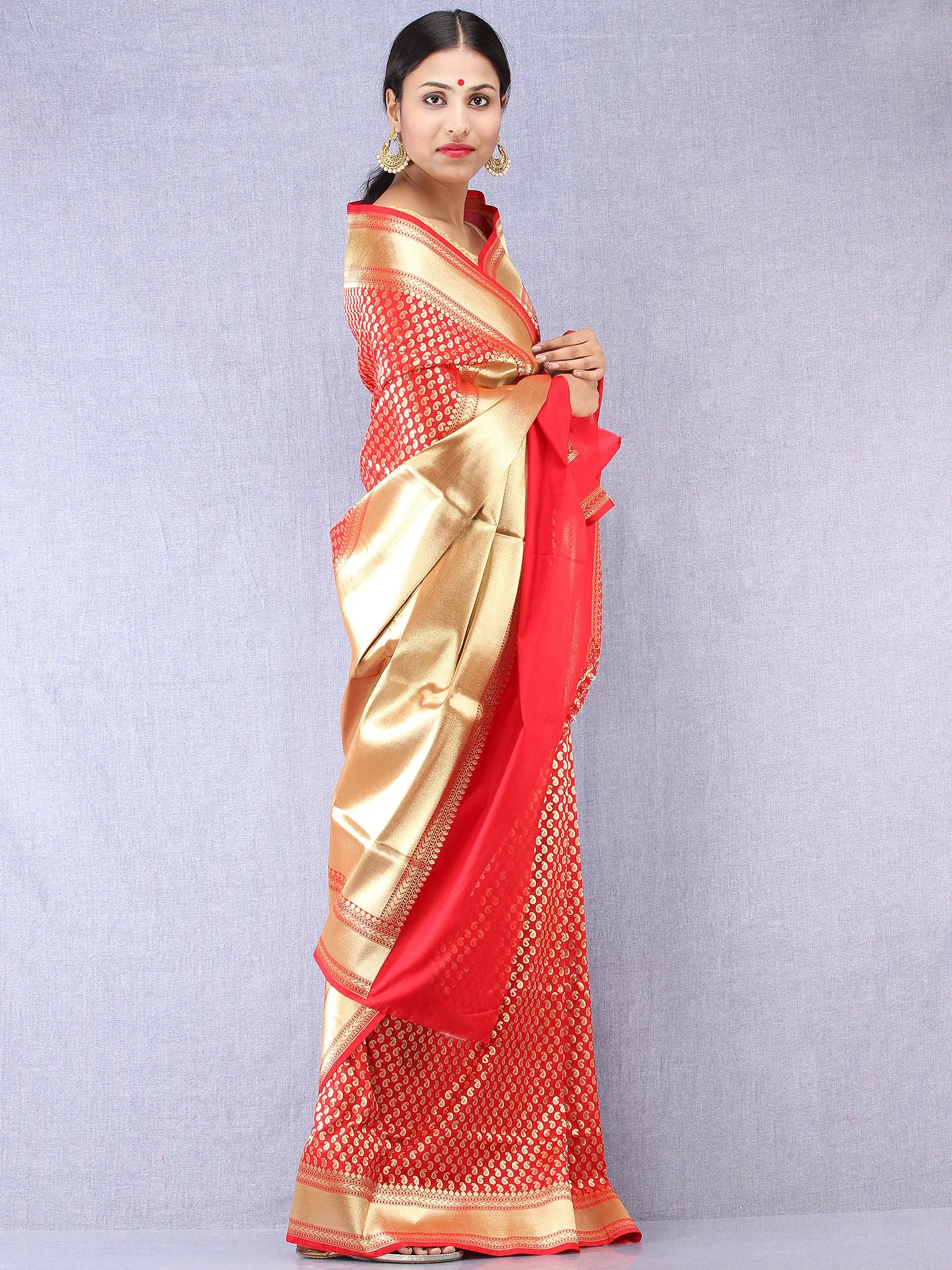 Banarasee Chanderi Silk Paisley Saree With Zari Border - Red & Gold - S031704349