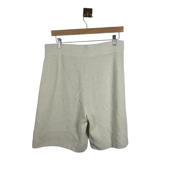 COS Women’s Ribbed-Knit Bermuda Shorts in Ivory Size M