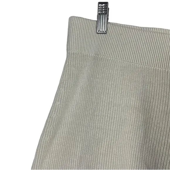 COS Women’s Ribbed-Knit Bermuda Shorts in Ivory Size M