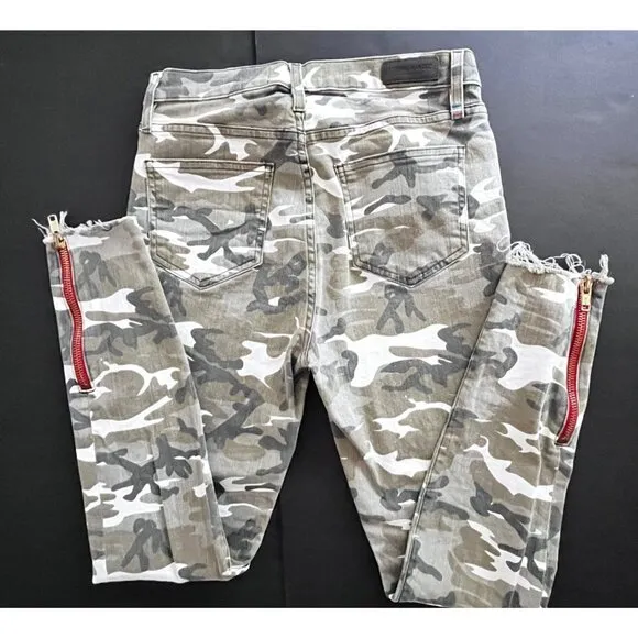 Etienne Marcel Women's Camo Jeans Skinny Leg Red Ankle Zippers Size 28 Designer