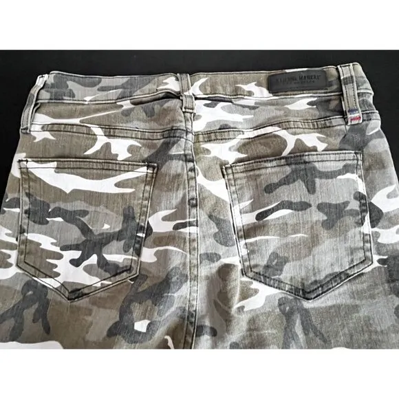 Etienne Marcel Women's Camo Jeans Skinny Leg Red Ankle Zippers Size 28 Designer