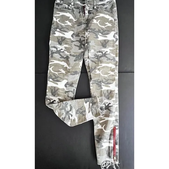 Etienne Marcel Women's Camo Jeans Skinny Leg Red Ankle Zippers Size 28 Designer