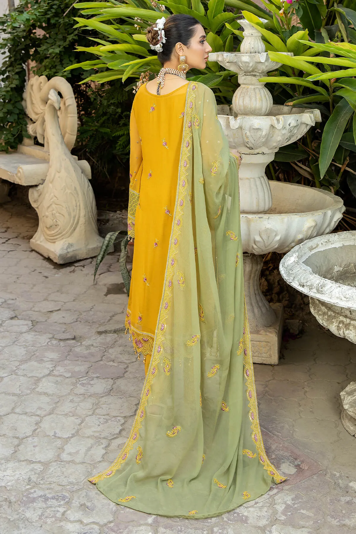 Latest Pakistani Salwar Kameez and Dupatta Party Dress