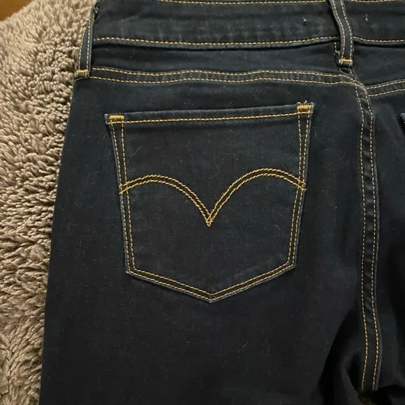 LEVI’S Women’s 711 Skinny Jeans