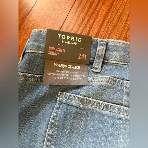 NWT Torrid Bombshell Skinny Jeans Size 24 Tall