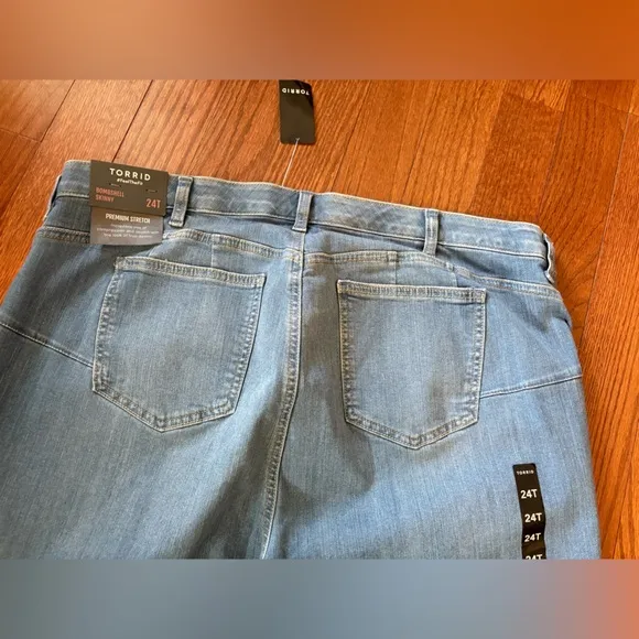 NWT Torrid Bombshell Skinny Jeans Size 24 Tall