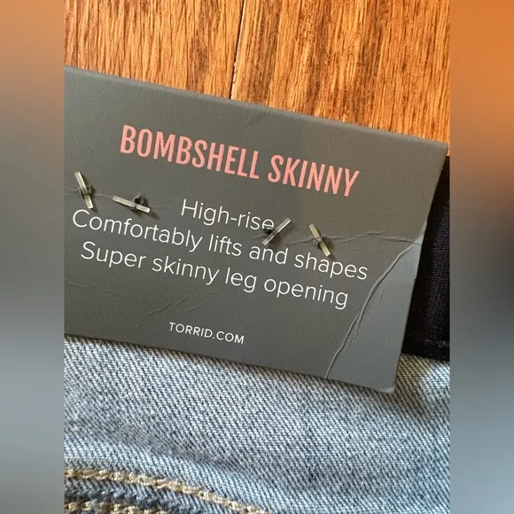 NWT Torrid Bombshell Skinny Jeans Size 24 Tall