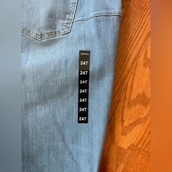 NWT Torrid Bombshell Skinny Jeans Size 24 Tall