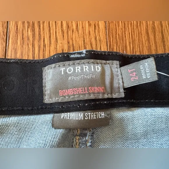 NWT Torrid Bombshell Skinny Jeans Size 24 Tall