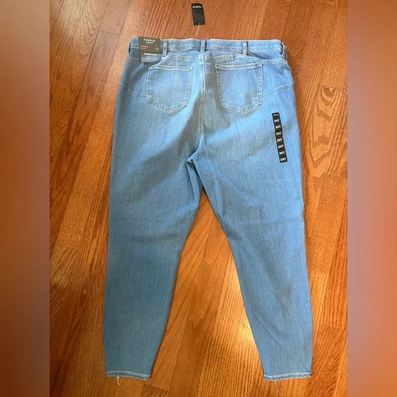 NWT Torrid Bombshell Skinny Jeans Size 24 Tall