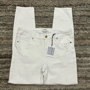 Pistola Mid Rise Skinny Jeans Sz 29 NWT | Pistola White Mid Rise Skinny Jeans *