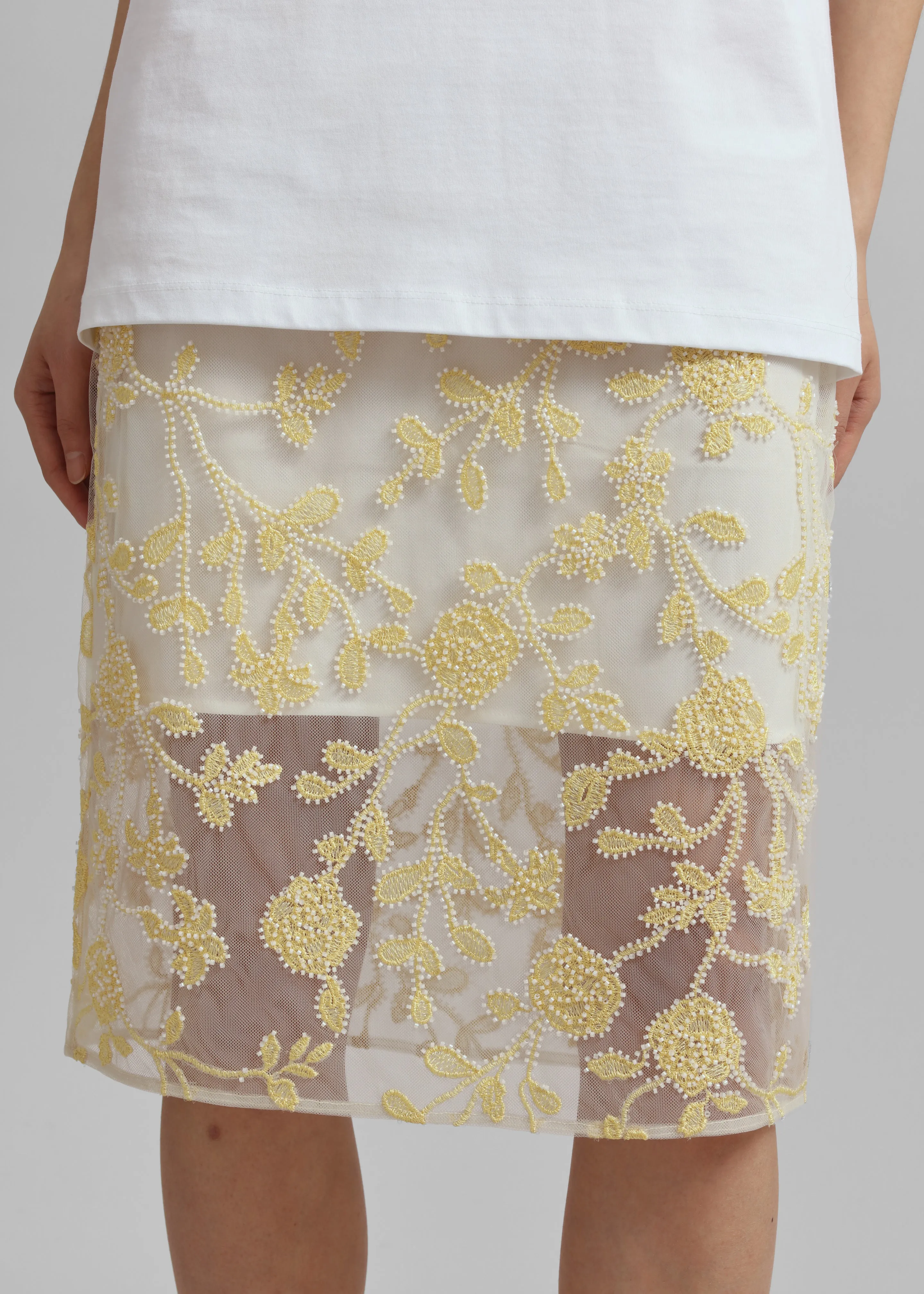 Rotate Flower Beads Pencil Skirt - Egret Comb