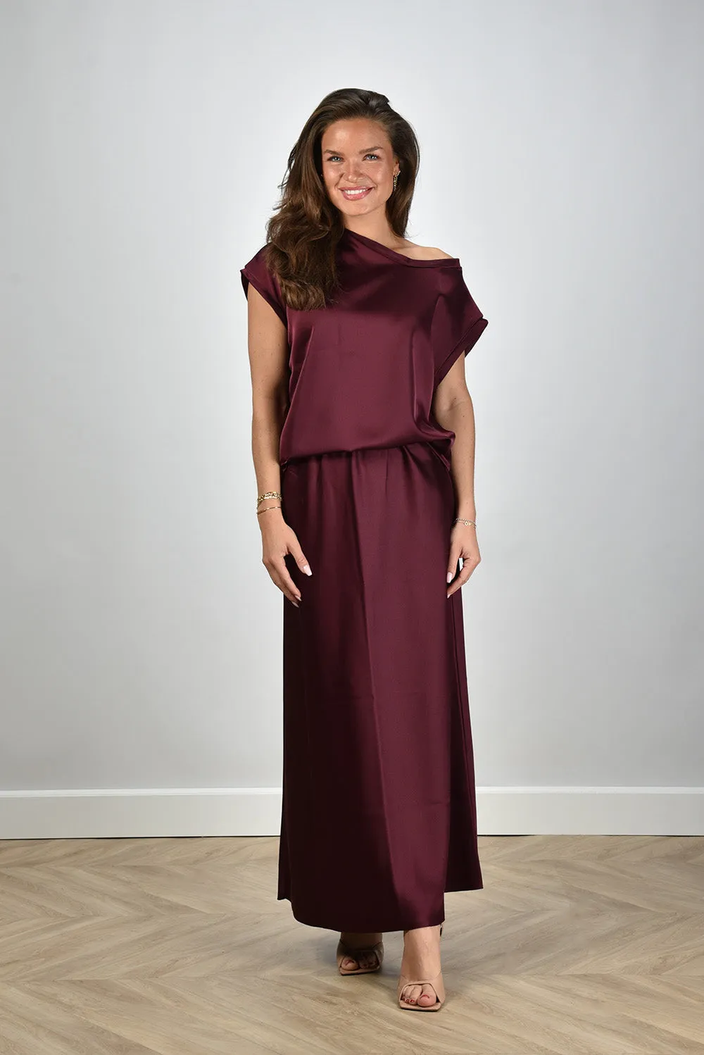 Sea Me Happy top Avery Satin cabernet