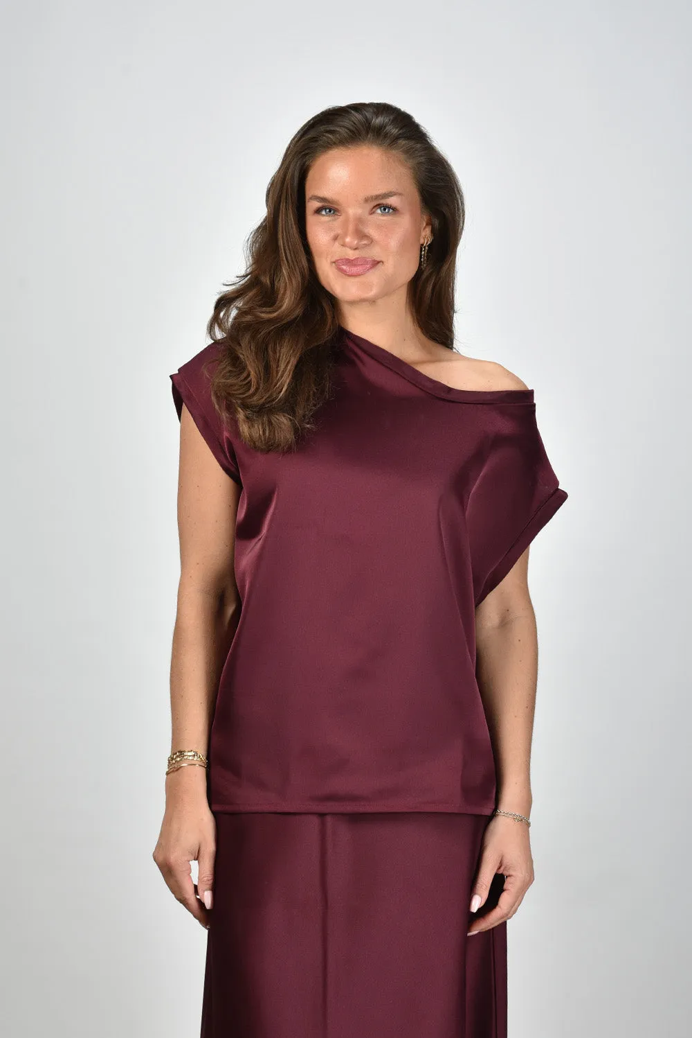 Sea Me Happy top Avery Satin cabernet