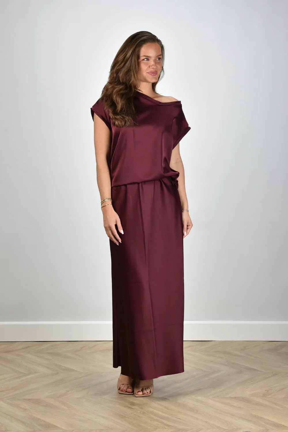 Sea Me Happy top Avery Satin cabernet
