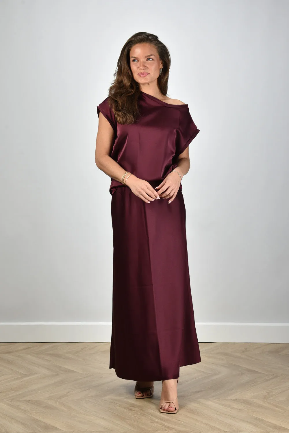 Sea Me Happy top Avery Satin cabernet