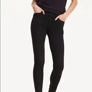 Tommy Hilfiger • Black Skinny Jeans