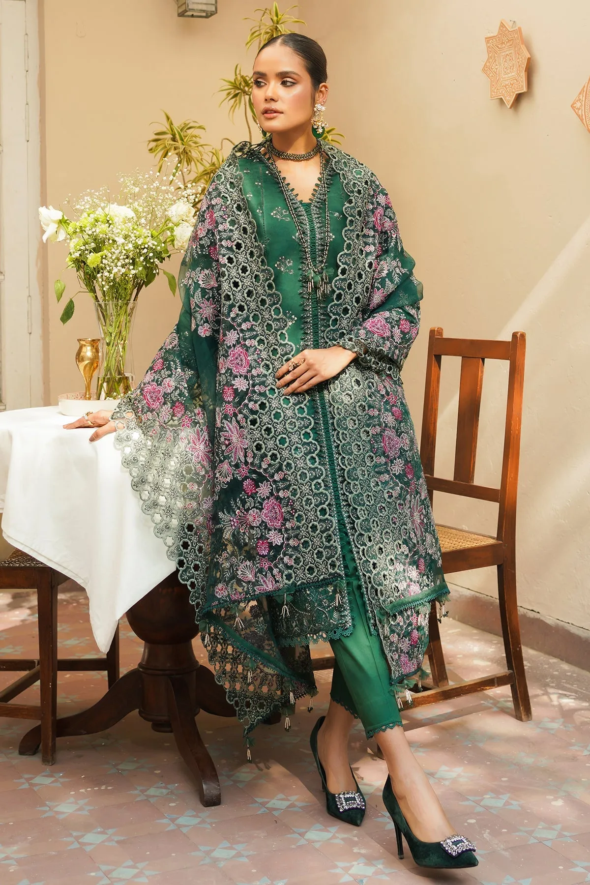 Traditional Green Embroidered Pakistani Kameez Salwar Suit