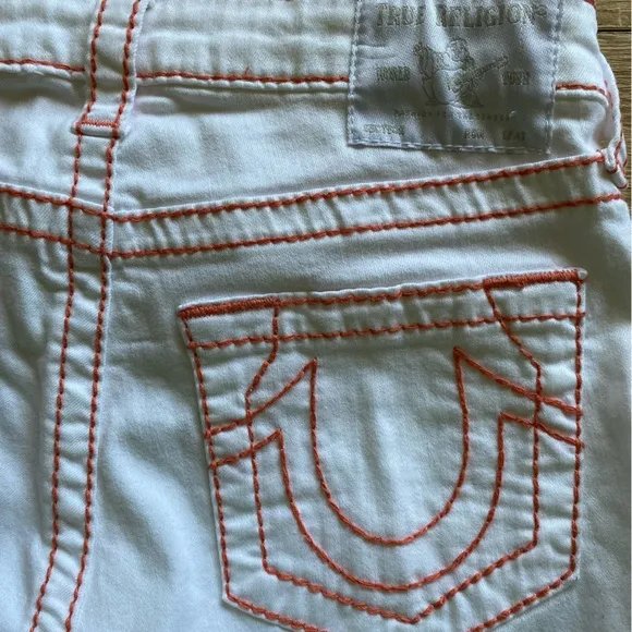 True Religion Big T Peach Halle White Skinny Jeans