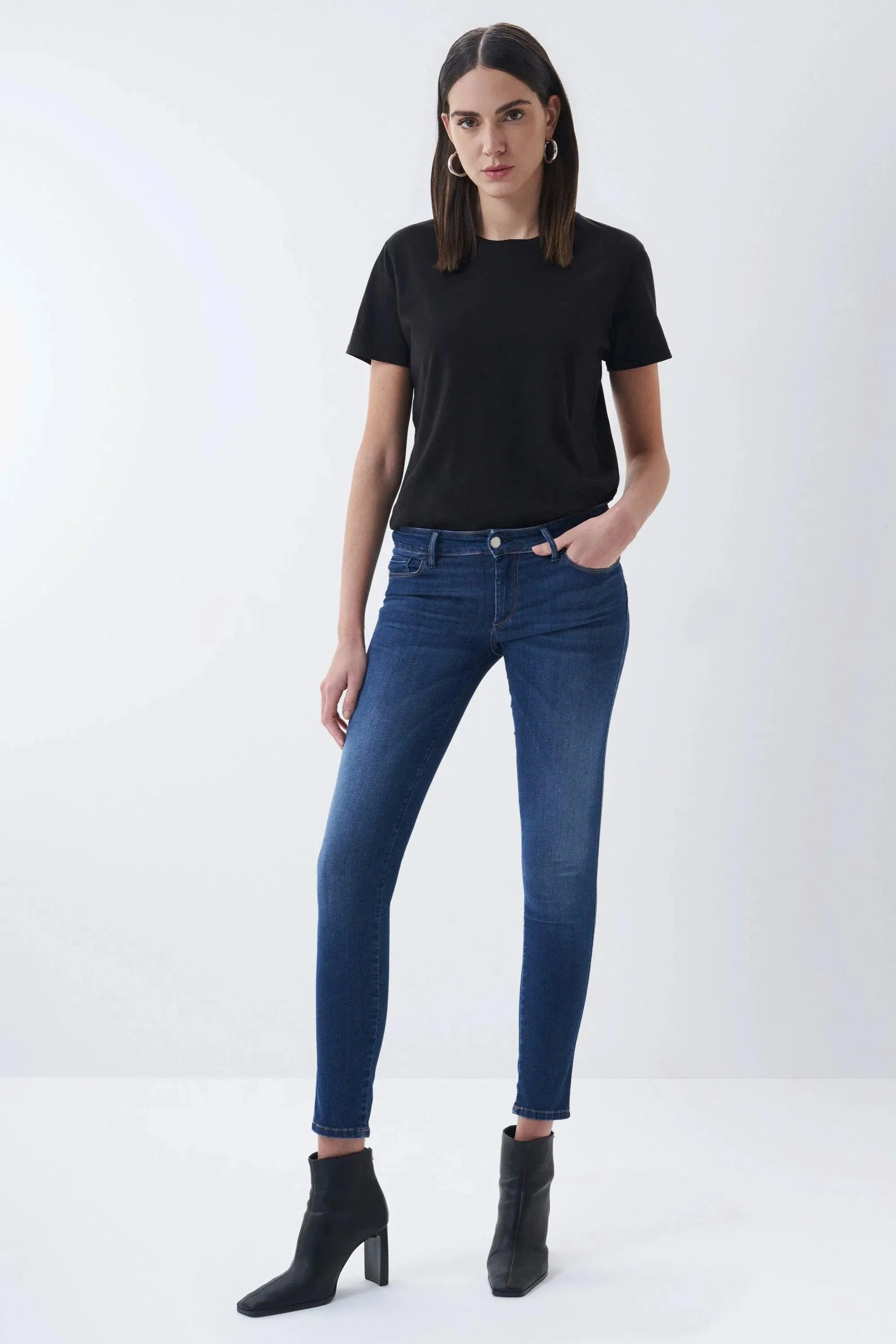 Vaqueros Push Up Wonder Skinny Oscuros
